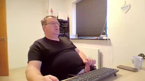 henrikrp1971 online show from 12-29-24, 12:12