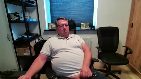 Snapshot of henrikrp1971 chatting on 04-19-26, 03:33 henrikrp1971 online show from 04-19-26, 03:33