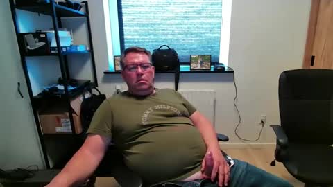 Snapshot of henrikrp1971 chatting on 04-23-26, 04:09 henrikrp1971 online show from 04-23-26, 04:09