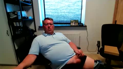 Snapshot of henrikrp1971 chatting on 05-25-26, 04:35 henrikrp1971 online show from 05-25-26, 04:35