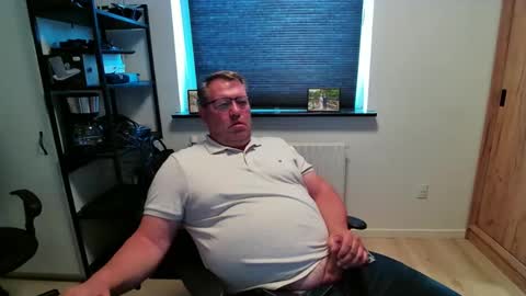 Snapshot of henrikrp1971 chatting on 06-07-26, 01:26 henrikrp1971 online show from 06-07-26, 01:26