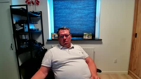Snapshot of henrikrp1971 chatting on 06-08-26, 12:49 henrikrp1971 online show from 06-08-26, 12:49