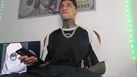 Snapshot of henzzeld420 chatting on 03-19-26, 10:14 Henzeld online show from 03-19-26, 10:14