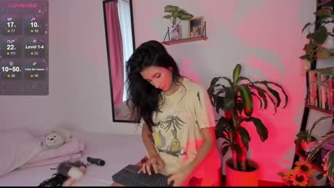 Snapshot of hera_069 chatting on 12-20-24, 10:32 Hello I am Valentina independent Colombian model I love sensuality and pleasure welcome online show from 12-20-24, 10:32