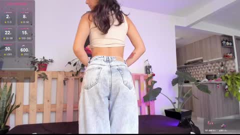 Snapshot of hera_069 chatting on 12-23-24, 05:43 Hello I am Valentina independent Colombian model I love sensuality and pleasure welcome online show from 12-23-24, 05:43