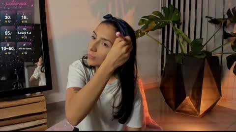 Snapshot of hera_069 chatting on 12-27-24, 12:07 Hello I am Valentina independent Colombian model I love sensuality and pleasure welcome online show from 12-27-24, 12:07