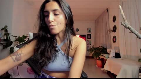 Snapshot of hera_069 chatting on 01-18-25, 02:25 Hello I am Valentina independent Colombian model I love sensuality and pleasure welcome online show from 01-18-25, 02:25