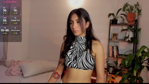 Snapshot of hera_069 chatting on 01-21-25, 11:46 Hello I am Valentina independent Colombian model I love sensuality and pleasure welcome online show from 01-21-25, 11:46