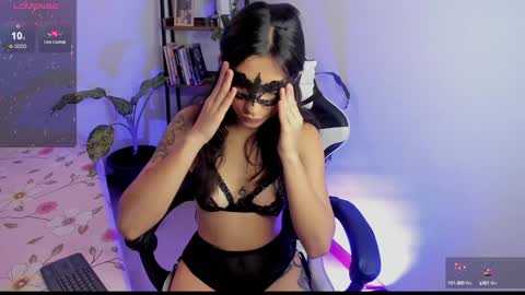 Snapshot of hera_069 chatting on 01-31-25, 07:07 Hello I am Valentina independent Colombian model I love sensuality and pleasure welcome online show from 01-31-25, 07:07