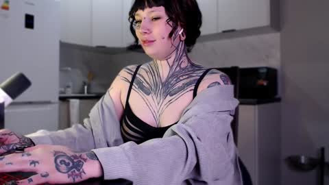 Snapshot of herbal_helpmepls chatting on 01-25-25, 11:00 dirty Diana online show from 01-25-25, 11:00