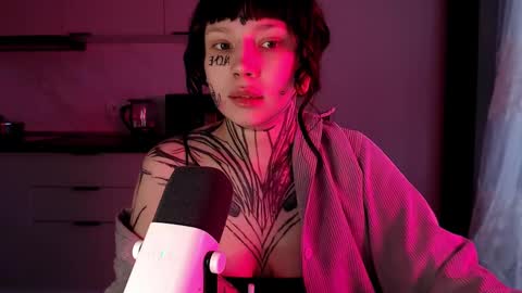 Snapshot of herbal_helpmepls chatting on 02-10-25, 01:11 dirty Diana online show from 02-10-25, 01:11