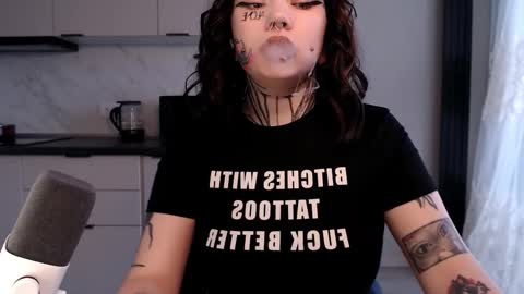 Snapshot of herbal_helpmepls chatting on 02-14-25, 12:14 dirty Diana online show from 02-14-25, 12:14