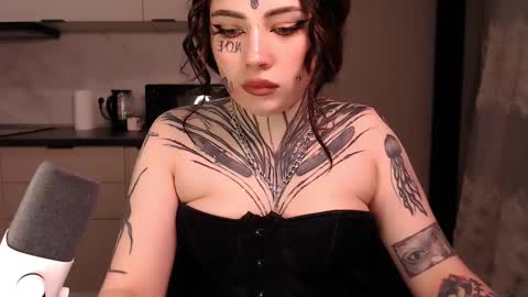 Snapshot of herbal_helpmepls chatting on 02-16-25, 06:21 dirty Diana online show from 02-16-25, 06:21