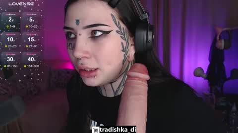 Snapshot of herbal_helpmepls chatting on 11-21-25, 07:23 dirty Diana online show from 11-21-25, 07:23