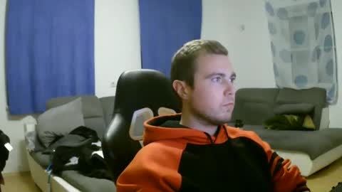 Snapshot of herbstenden chatting on 01-05-25, 08:10 John Pearl online show from 01-05-25, 08:10