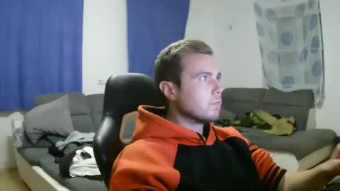 Snapshot of herbstenden chatting on 01-11-25, 08:32 John Pearl online show from 01-11-25, 08:32