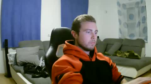 Snapshot of herbstenden chatting on 01-27-25, 09:11 John Pearl online show from 01-27-25, 09:11