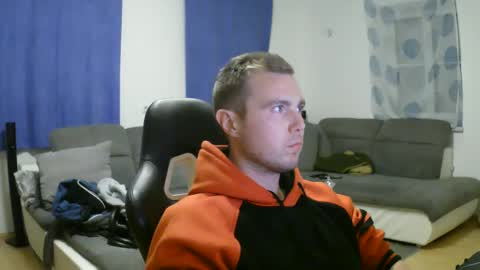 Snapshot of herbstenden chatting on 02-09-25, 09:39 John Pearl online show from 02-09-25, 09:39