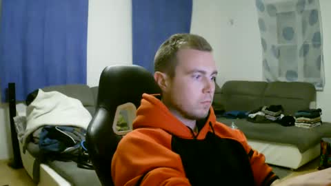 Snapshot of herbstenden chatting on 02-11-25, 11:12 John Pearl online show from 02-11-25, 11:12