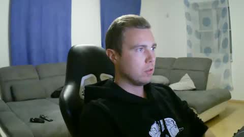 Snapshot of herbstenden chatting on 03-09-25, 08:31 John Pearl online show from 03-09-25, 08:31