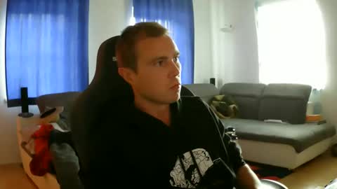 Snapshot of herbstenden chatting on 05-17-26, 04:03 John Pearl online show from 05-17-26, 04:03