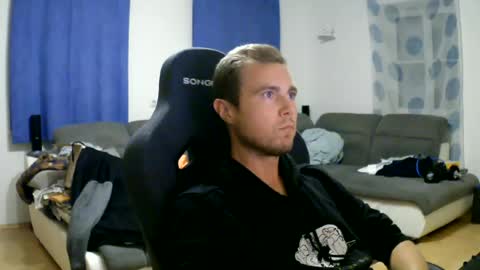 Snapshot of herbstenden chatting on 06-12-26, 07:02 John Pearl online show from 06-12-26, 07:02
