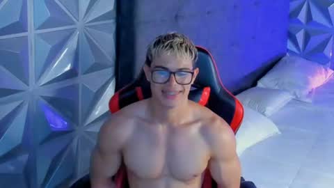 Snapshot of hercules_12345 chatting on 06-15-26, 06:04 Hercules online show from 06-15-26, 06:04