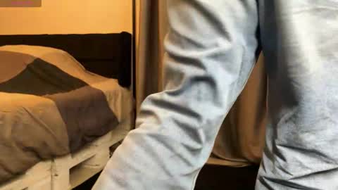 Snapshot of herculeus chatting on 12-17-25, 08:37 Hercules online show from 12-17-25, 08:37