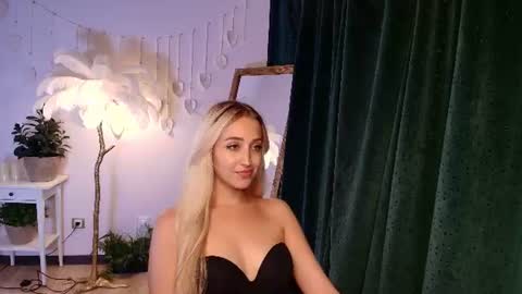 Elise online show from 06-22-26, 03:36