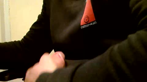 Snapshot of heretost chatting on 10-04-25, 08:34 mr D online show from 10-04-25, 08:34