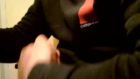 Snapshot of heretost chatting on 10-18-25, 09:21 mr D online show from 10-18-25, 09:21