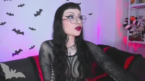 Snapshot of herinfernalmajesty chatting on 04-27-26, 06:50 Marie online show from 04-27-26, 06:50