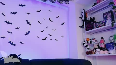 Snapshot of herinfernalmajesty chatting on 06-09-26, 10:10 Marie online show from 06-09-26, 10:10