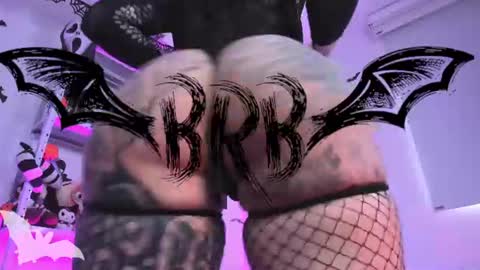 Snapshot of herinfernalmajesty chatting on 06-11-26, 02:53 Marie online show from 06-11-26, 02:53