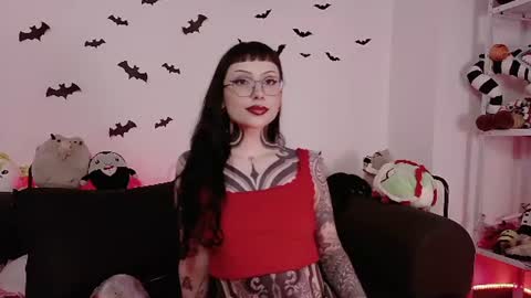 Snapshot of herinfernalmajesty chatting on 07-15-26, 06:07 Marie online show from 07-15-26, 06:07