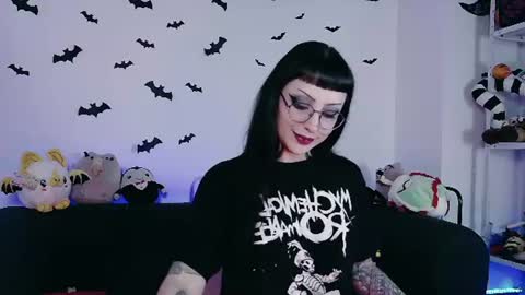 Snapshot of herinfernalmajesty chatting on 07-16-26, 02:06 Marie online show from 07-16-26, 02:06