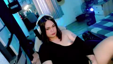 hermaphrodite199x online show from 05-04-26, 11:45