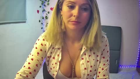Snapshot of hestesiaxx chatting on 12-11-24, 03:02 Hestesiaxx online show from 12-11-24, 03:02