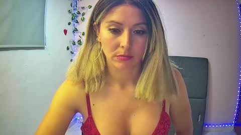 Snapshot of hestesiaxx chatting on 12-13-24, 01:59 Hestesiaxx online show from 12-13-24, 01:59