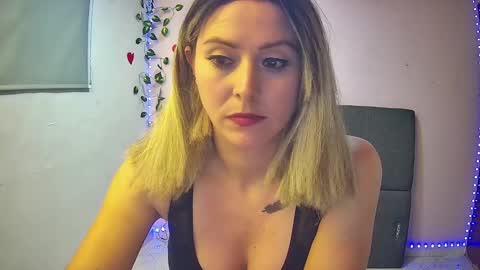 Snapshot of hestesiaxx chatting on 12-14-24, 01:50 Hestesiaxx online show from 12-14-24, 01:50