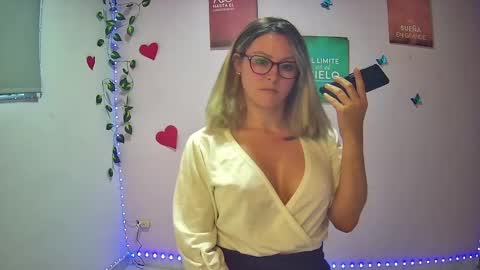Snapshot of hestesiaxx chatting on 01-15-25, 10:46 Hestesiaxx online show from 01-15-25, 10:46
