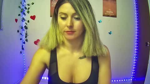 Snapshot of hestesiaxx chatting on 02-25-25, 01:41 Hestesiaxx online show from 02-25-25, 01:41