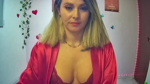 Snapshot of hestesiaxx chatting on 02-26-25, 01:43 Hestesiaxx online show from 02-26-25, 01:43