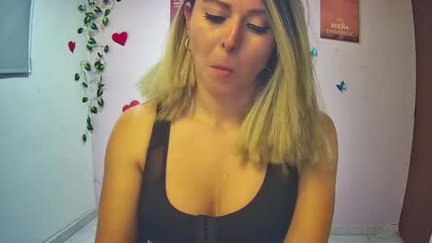 Snapshot of hestesiaxx chatting on 03-11-25, 01:16 Hestesiaxx online show from 03-11-25, 01:16