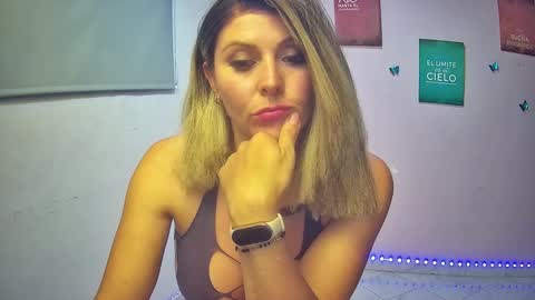 Snapshot of hestesiaxx chatting on 09-10-25, 01:38 Hestesiaxx online show from 09-10-25, 01:38