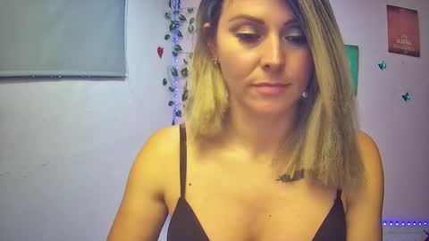 Snapshot of hestesiaxx chatting on 09-13-25, 02:55 Hestesiaxx online show from 09-13-25, 02:55