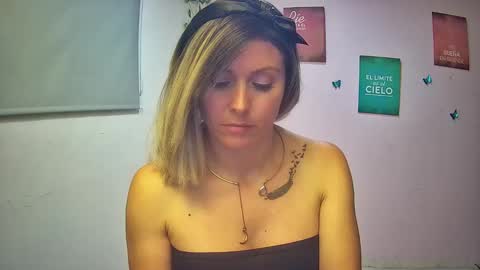 Snapshot of hestesiaxx chatting on 09-17-25, 02:35 Hestesiaxx online show from 09-17-25, 02:35