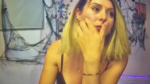 Snapshot of hestesiaxx chatting on 10-16-25, 02:12 Hestesiaxx online show from 10-16-25, 02:12