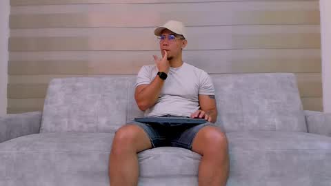 heteros men online show from 02-25-25, 01:28