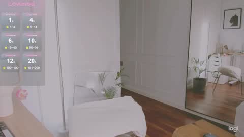 hi my name is Eva. online show from 12-10-24, 05:33